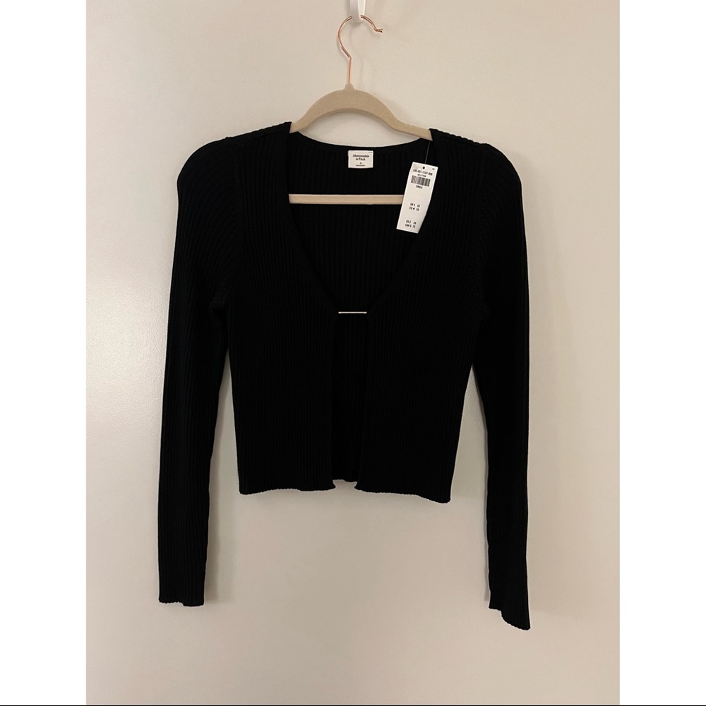 Abercrombie, ribbed knit, new with tags, open front with silver closure